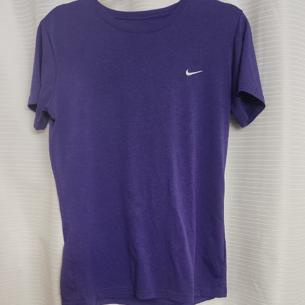 Nike Women's Purple Short Sleeve Tee